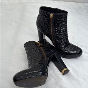 TORY BURCH BOOTIES | SIZE 6 | Elegant Black Ankle Boots | Leather